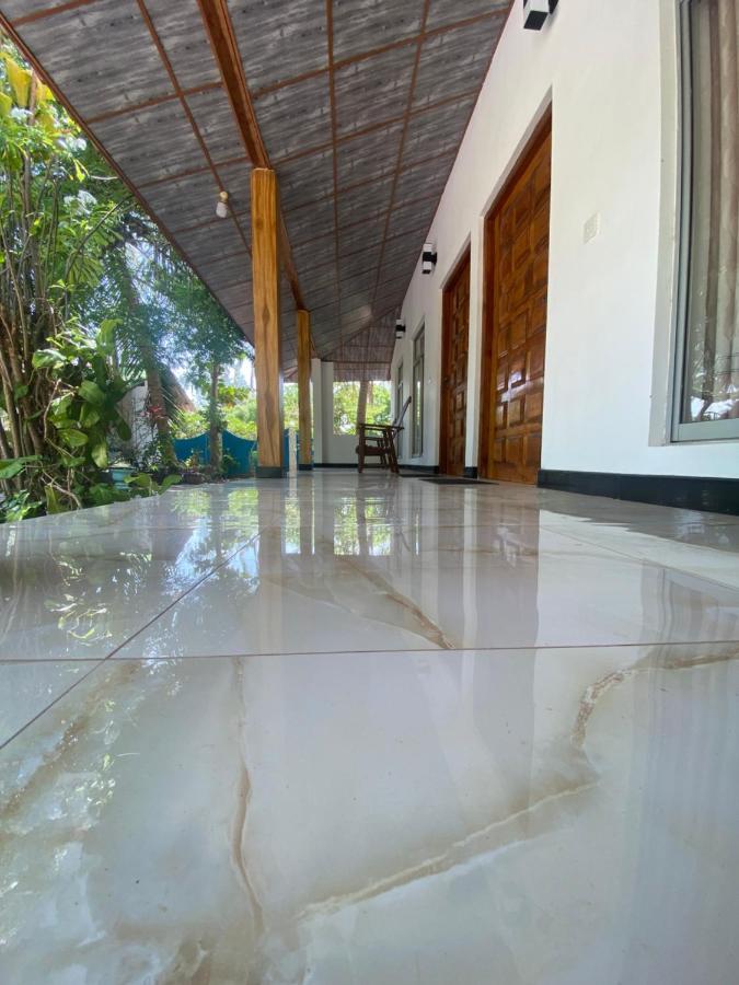 Island Breeze Inn Nilaveli Buitenkant foto